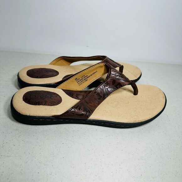 BOC Born Brown Embossed Faux Leather Sandals Flip Flops Womens Size 9 - Picture 2 of 7